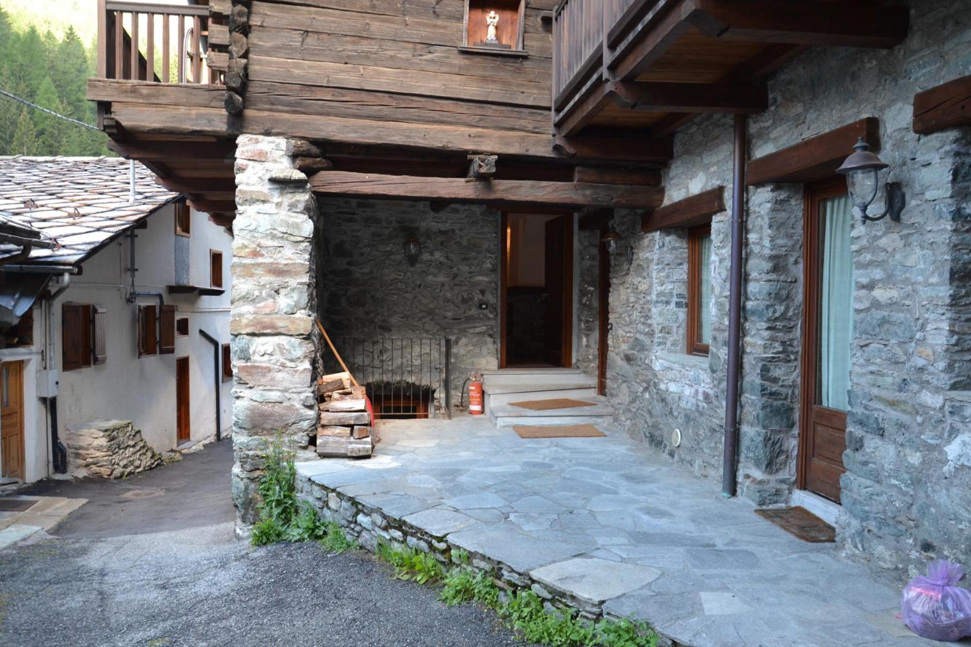 Alle pendici del Monte Rosa Champoluc Exterior foto
